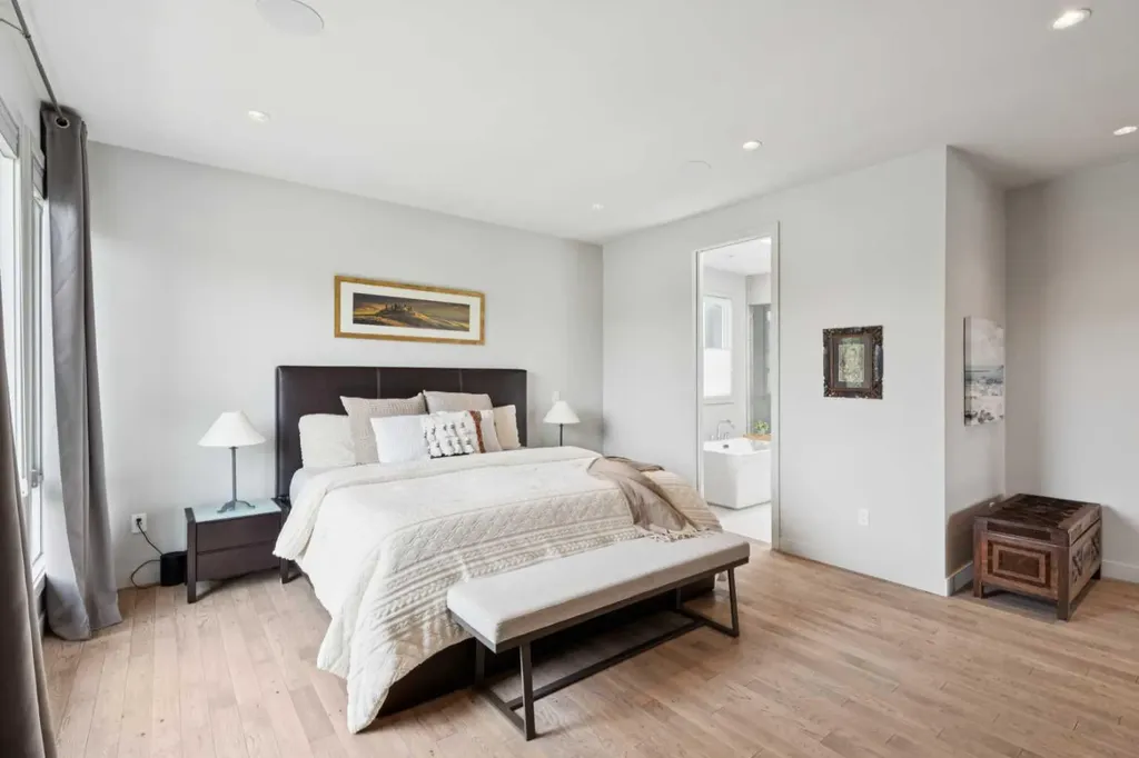 423 7a Street NE Calgary AB T2E 4E9
