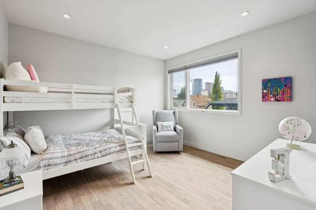 423 7a Street NE Calgary AB T2E 4E9
