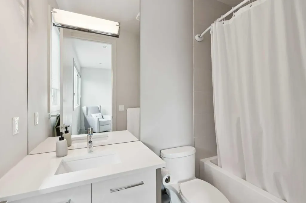 423 7a Street NE Calgary AB T2E 4E9
