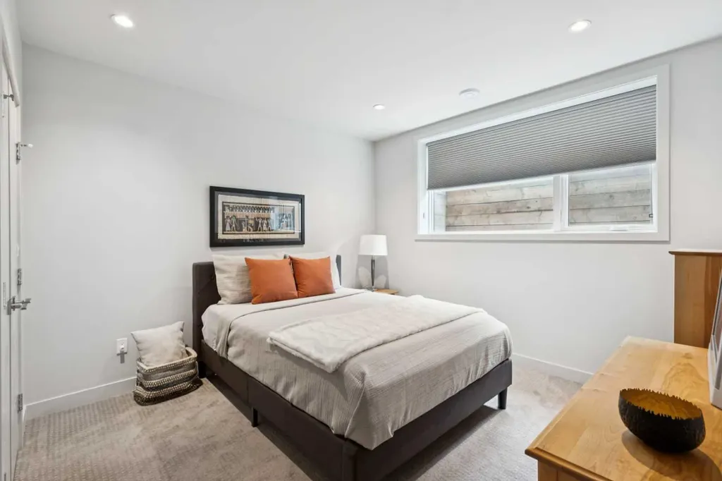 423 7a Street NE Calgary AB T2E 4E9