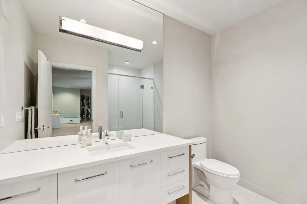 423 7a Street NE Calgary AB T2E 4E9