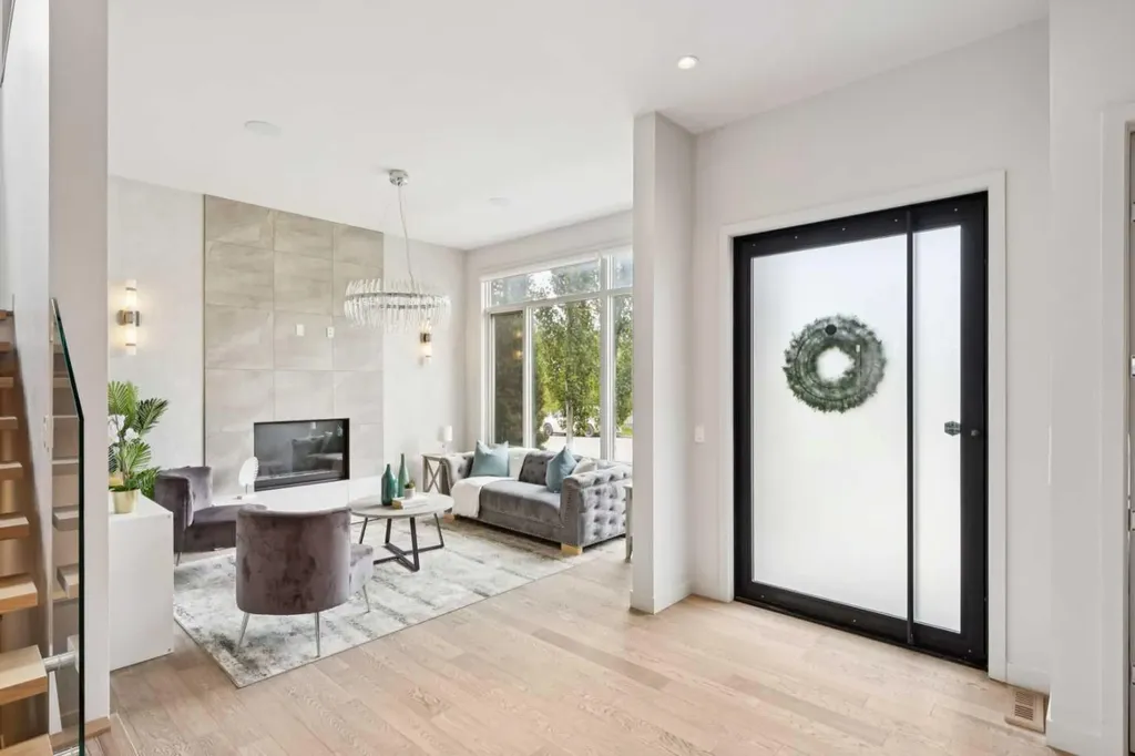 423 7a Street NE Calgary AB T2E 4E9