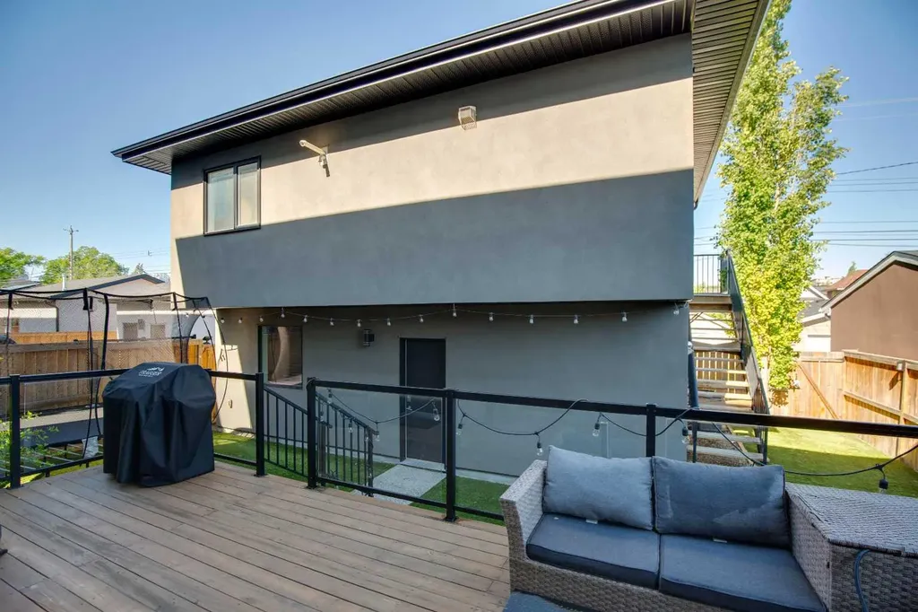 423 7a Street NE Calgary AB T2E 4E9