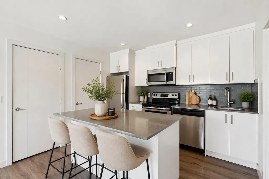 423 7a Street NE Calgary AB T2E 4E9