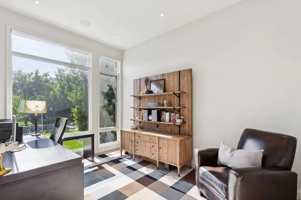 423 7a Street NE Calgary AB T2E 4E9