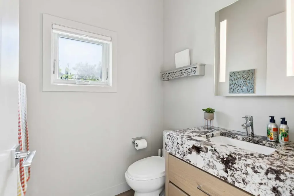 423 7a Street NE Calgary AB T2E 4E9