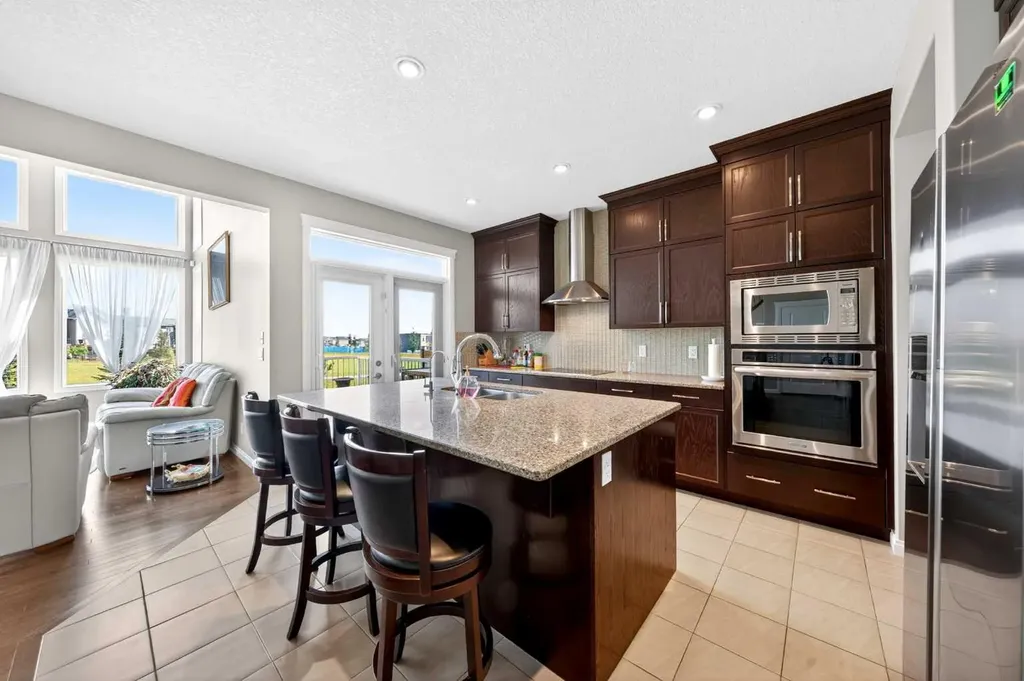 86 Nolanshire Crescent NW Calgary AB T3R 0P8