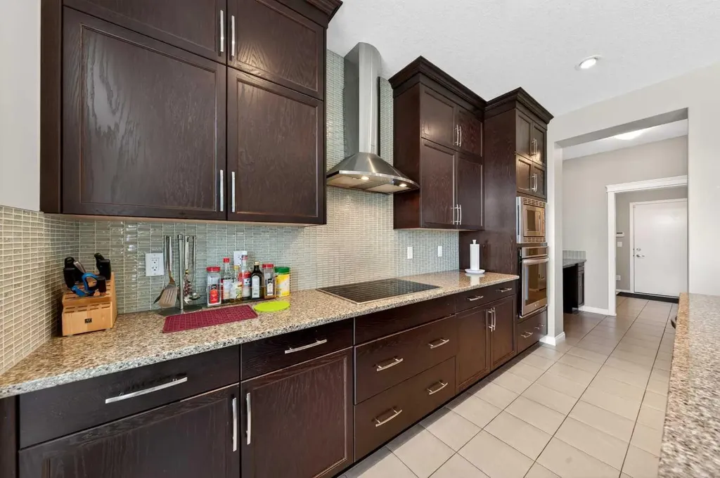 86 Nolanshire Crescent NW Calgary AB T3R 0P8