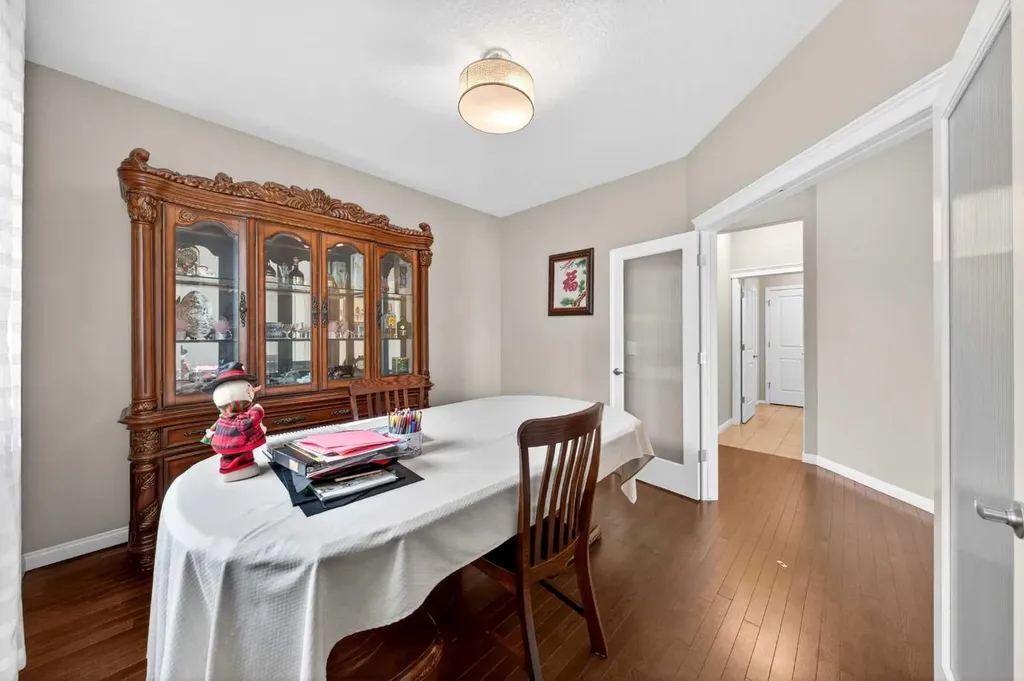 86 Nolanshire Crescent NW Calgary AB T3R 0P8