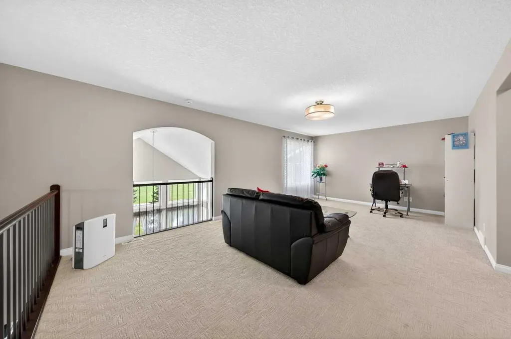 86 Nolanshire Crescent NW Calgary AB T3R 0P8