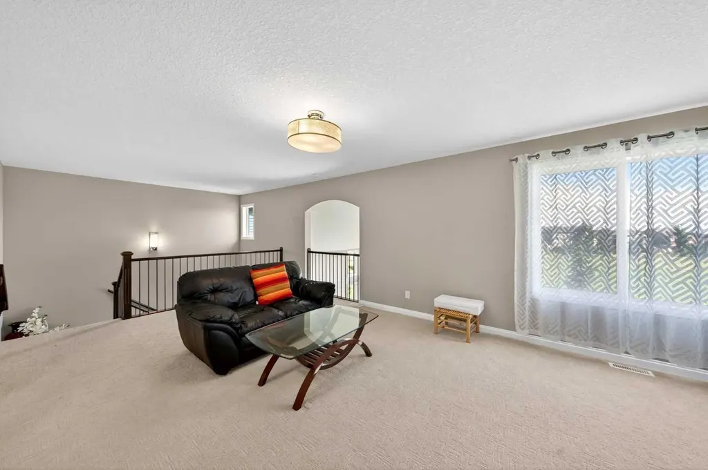 86 Nolanshire Crescent NW Calgary AB T3R 0P8