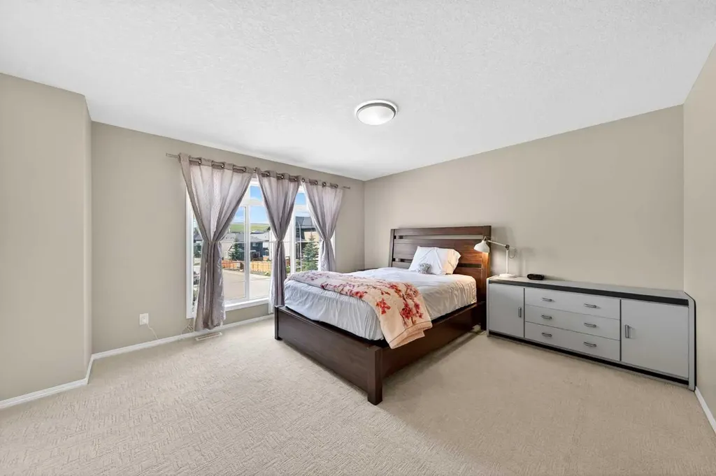 86 Nolanshire Crescent NW Calgary AB T3R 0P8