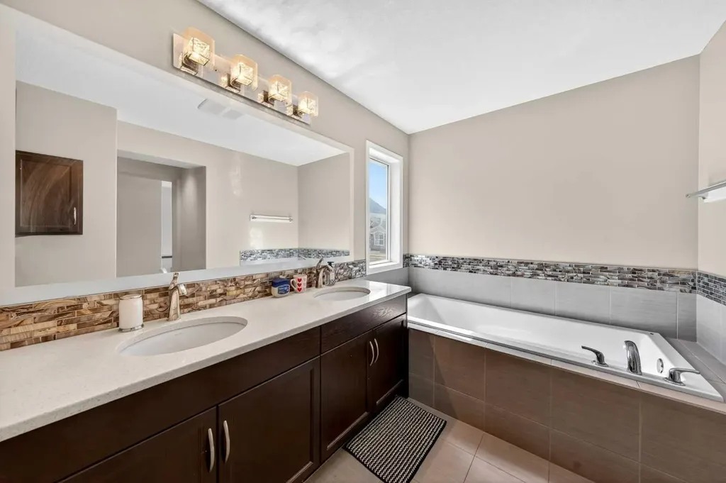 86 Nolanshire Crescent NW Calgary AB T3R 0P8