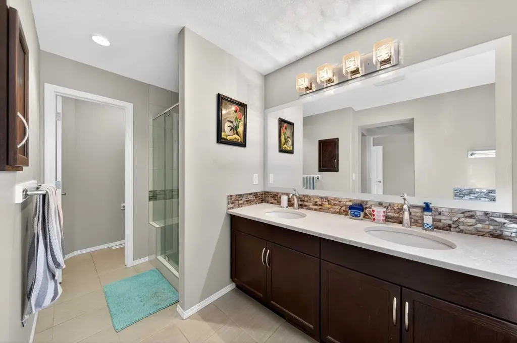 86 Nolanshire Crescent NW Calgary AB T3R 0P8