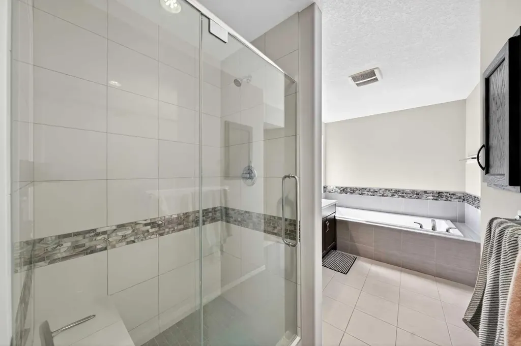 86 Nolanshire Crescent NW Calgary AB T3R 0P8