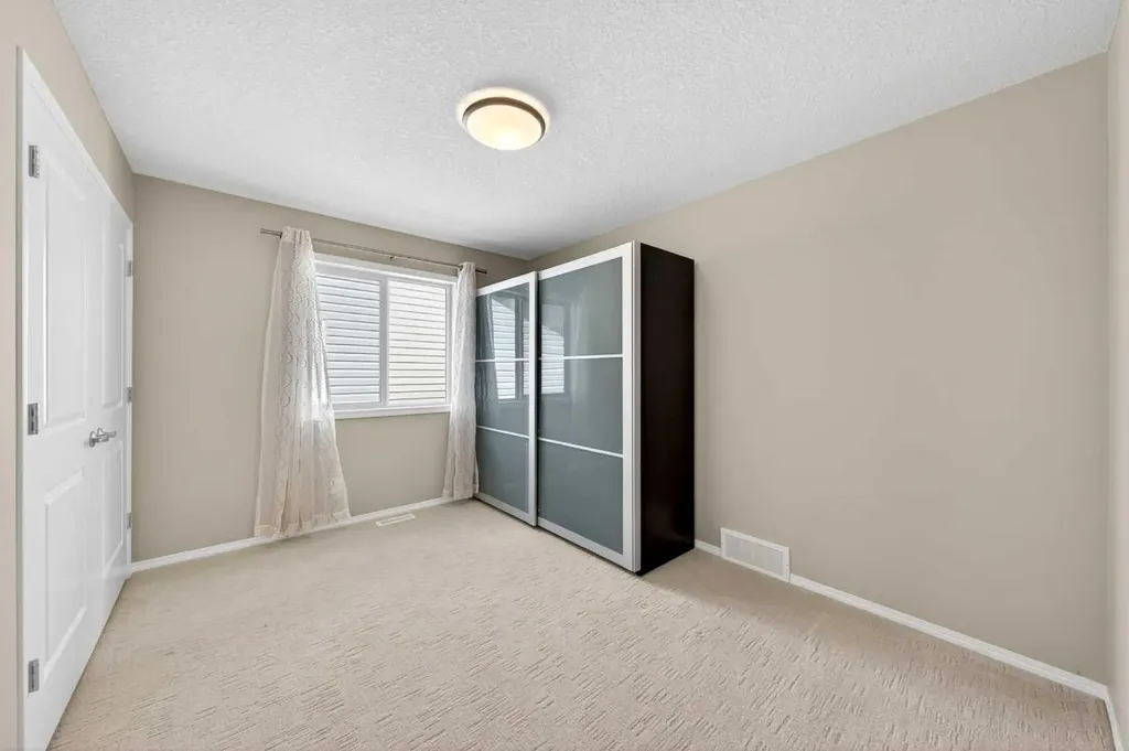 86 Nolanshire Crescent NW Calgary AB T3R 0P8