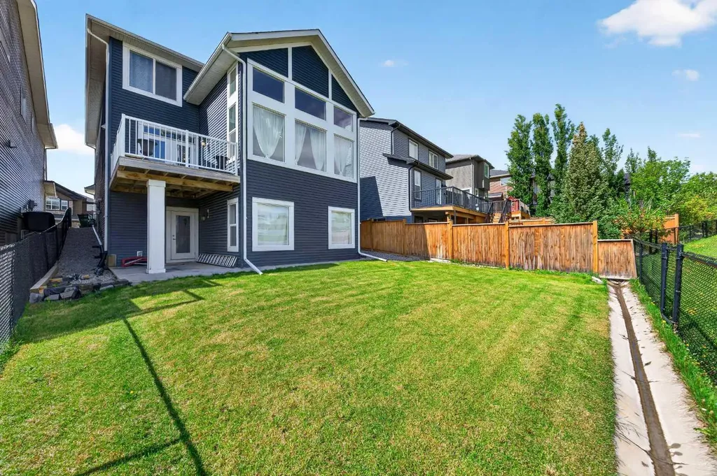 86 Nolanshire Crescent NW Calgary AB T3R 0P8