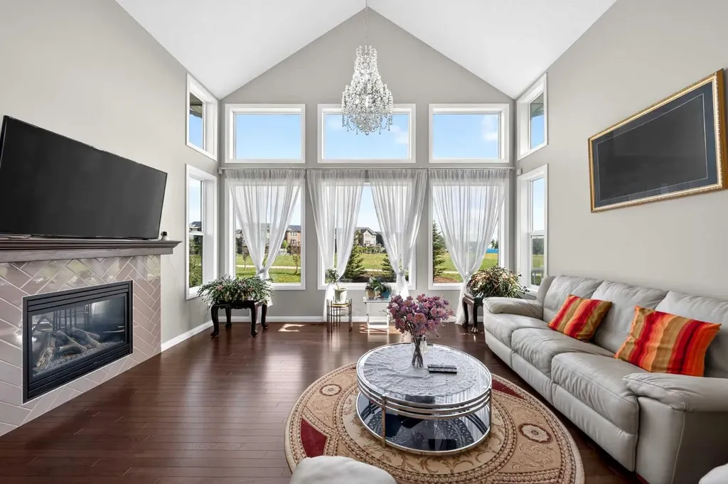 86 Nolanshire Crescent NW Calgary AB T3R 0P8