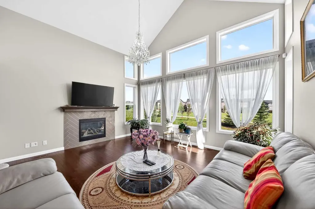 86 Nolanshire Crescent NW Calgary AB T3R 0P8