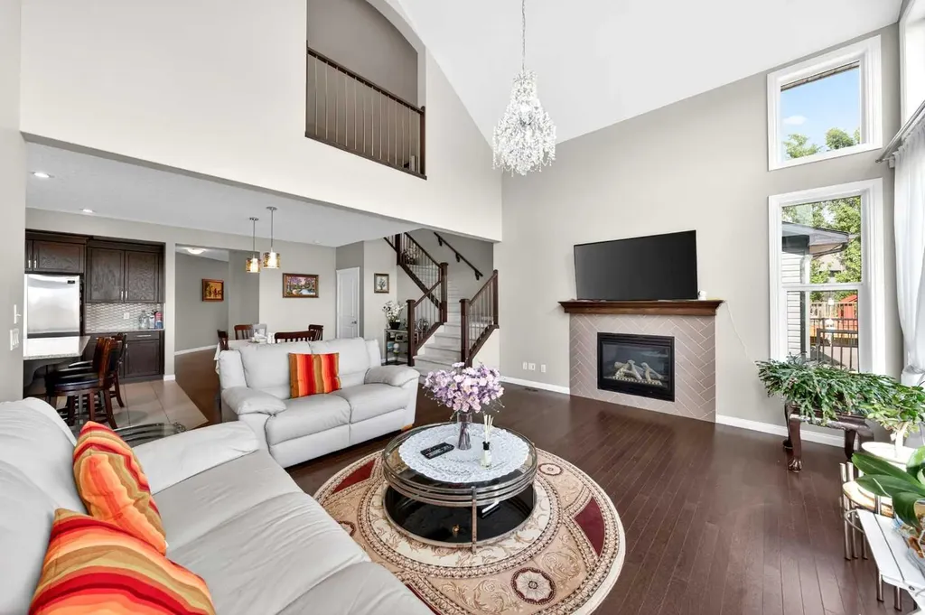 86 Nolanshire Crescent NW Calgary AB T3R 0P8