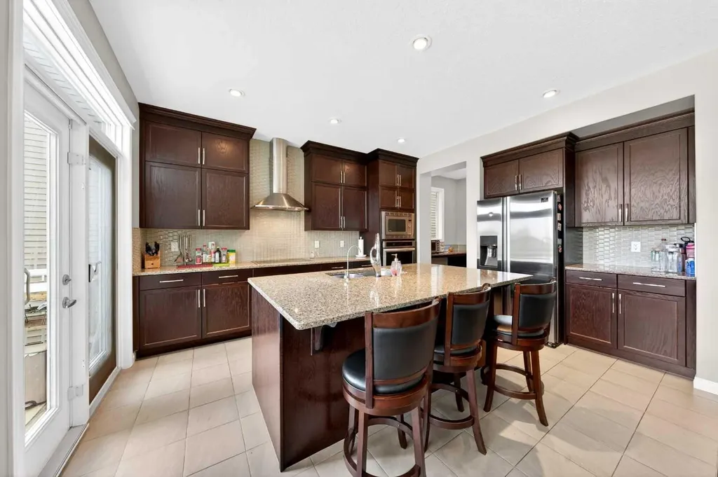 86 Nolanshire Crescent NW Calgary AB T3R 0P8