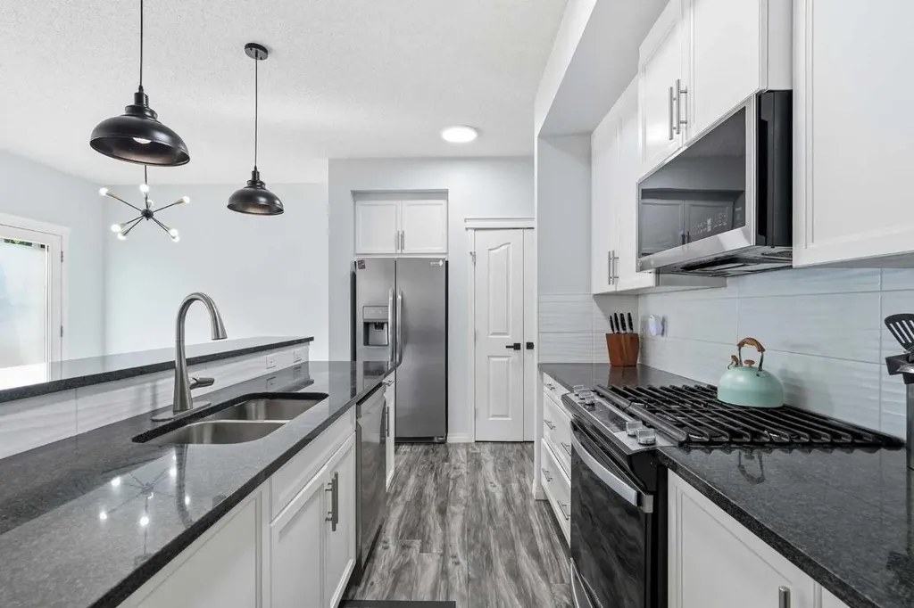 17 Mahogany Terrace SE Calgary AB T3M 0R5