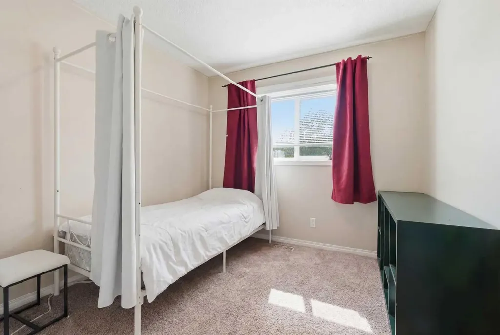 17 Mahogany Terrace SE Calgary AB T3M 0R5