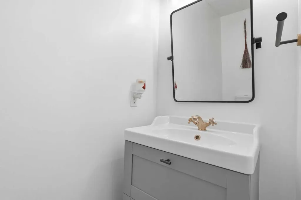 17 Mahogany Terrace SE Calgary AB T3M 0R5