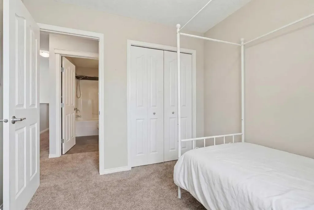 17 Mahogany Terrace SE Calgary AB T3M 0R5
