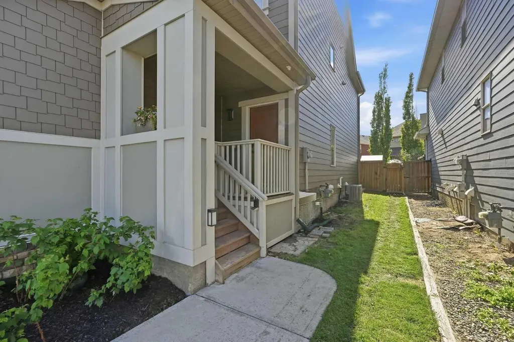 17 Mahogany Terrace SE Calgary AB T3M 0R5
