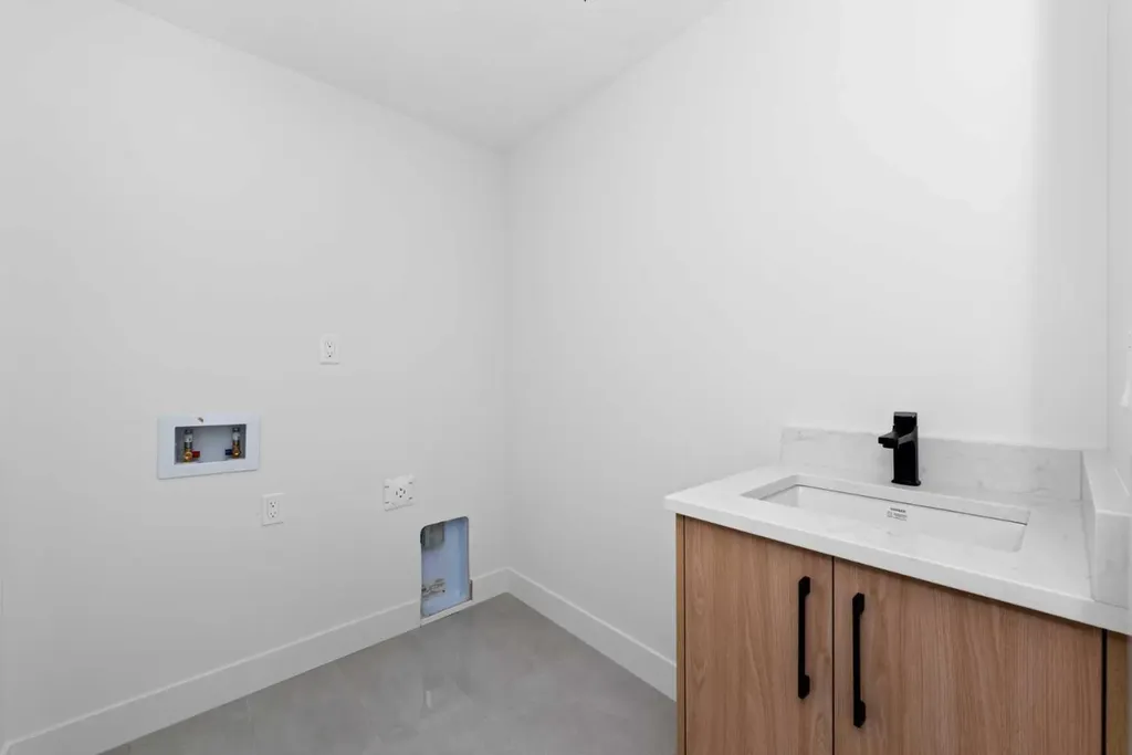 41 Waterford Place Chestermere AB T1X 3B3