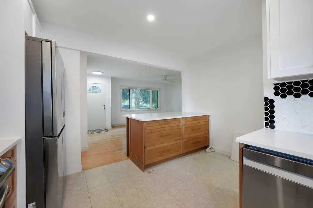 19 Haddock Road SW Calgary AB T2V 3J9