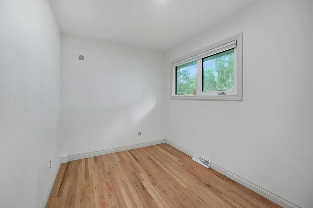 19 Haddock Road SW Calgary AB T2V 3J9
