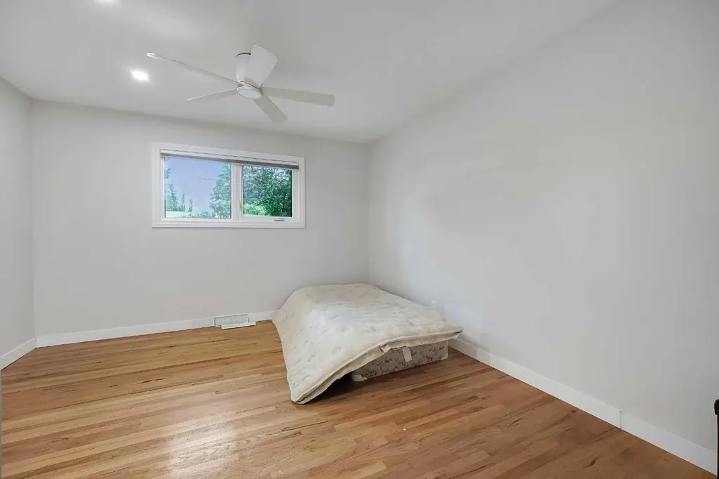 19 Haddock Road SW Calgary AB T2V 3J9