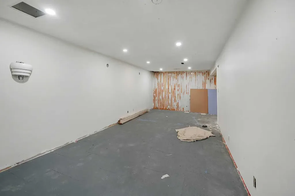 19 Haddock Road SW Calgary AB T2V 3J9
