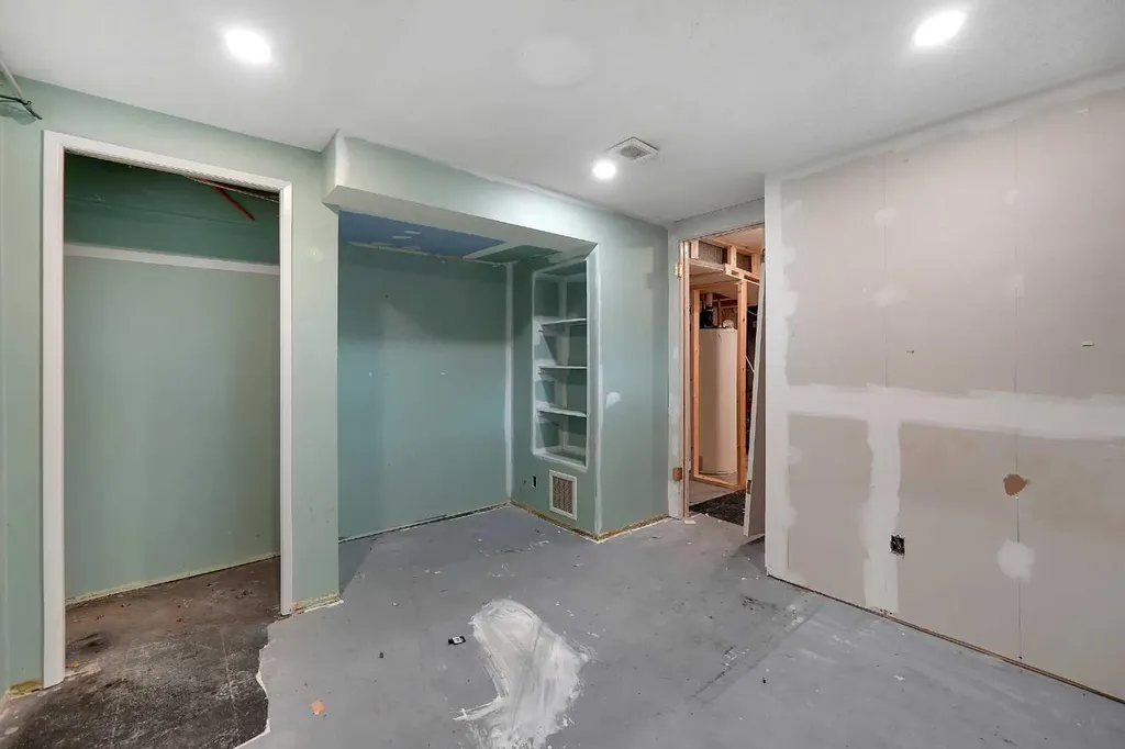 19 Haddock Road SW Calgary AB T2V 3J9