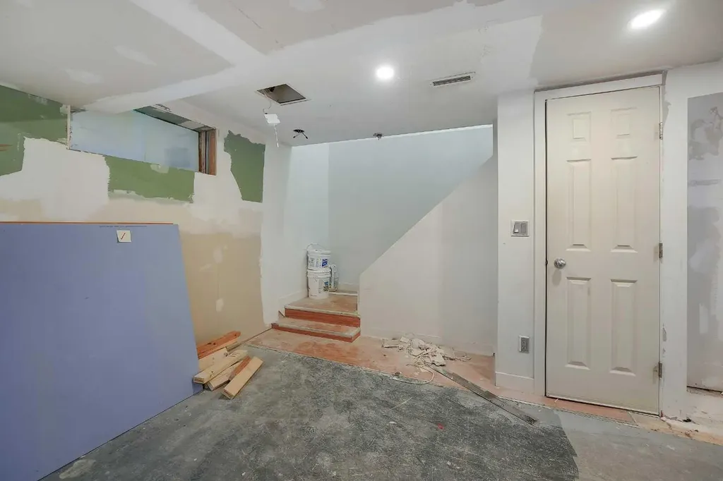 19 Haddock Road SW Calgary AB T2V 3J9