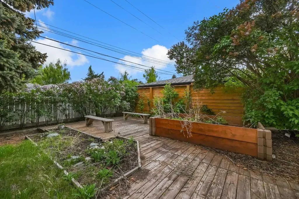 19 Haddock Road SW Calgary AB T2V 3J9