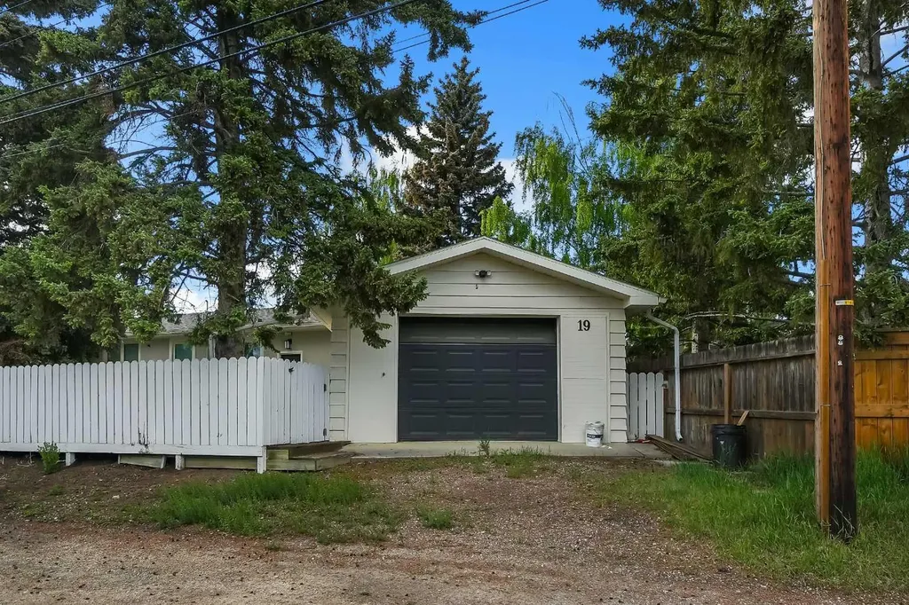 19 Haddock Road SW Calgary AB T2V 3J9