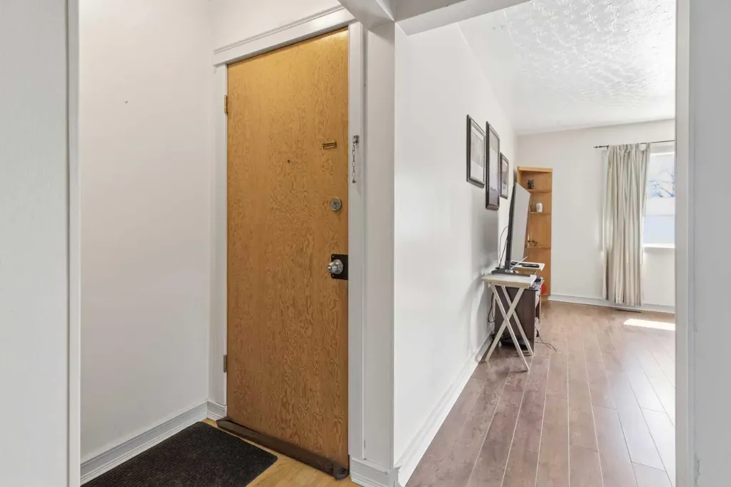1108 15 Avenue NE Calgary AB T2E 1J3