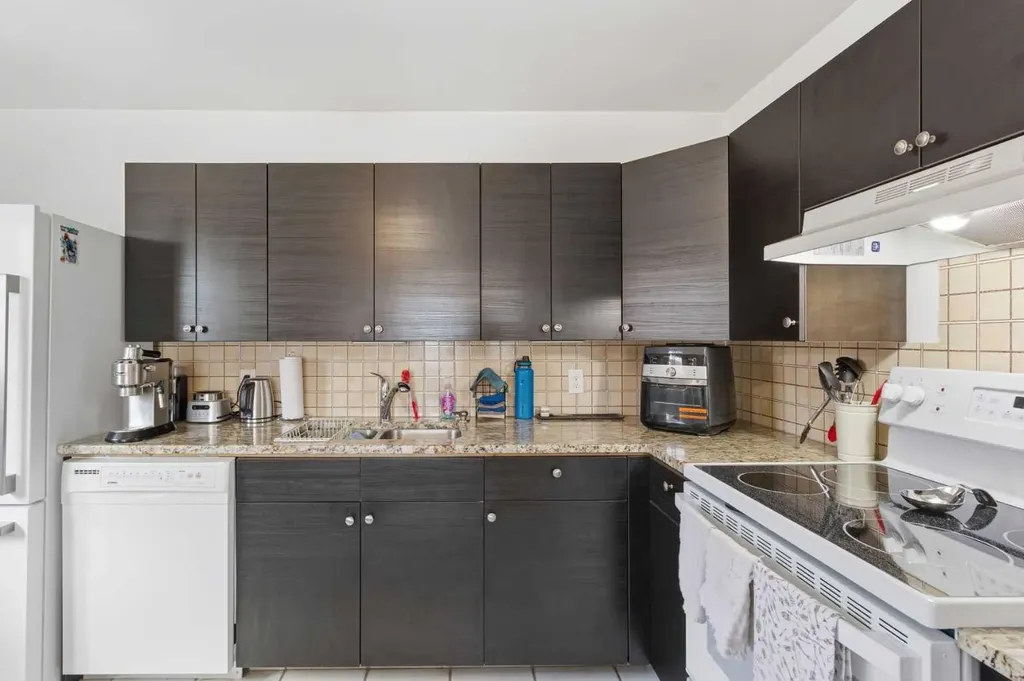 1108 15 Avenue NE Calgary AB T2E 1J3