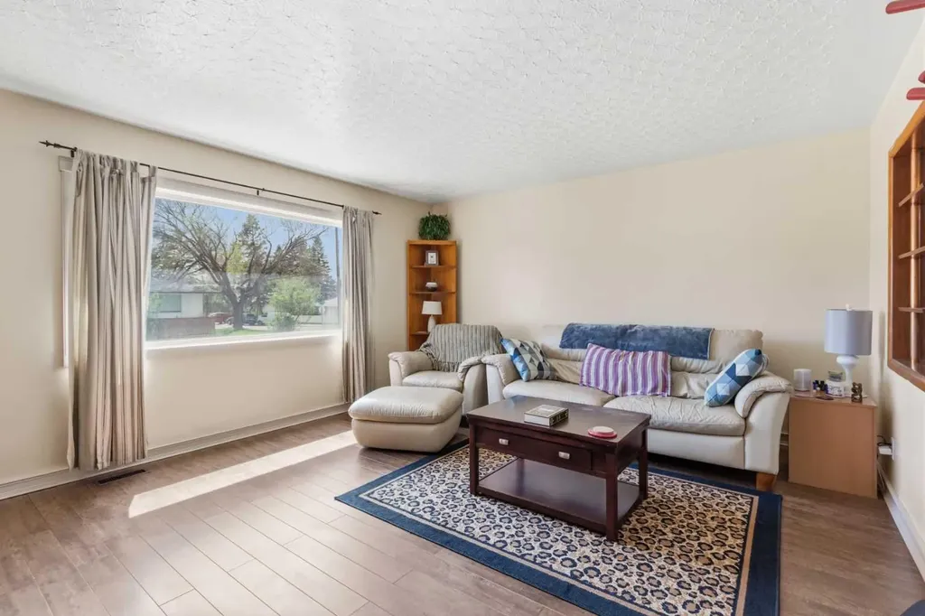 1108 15 Avenue NE Calgary AB T2E 1J3
