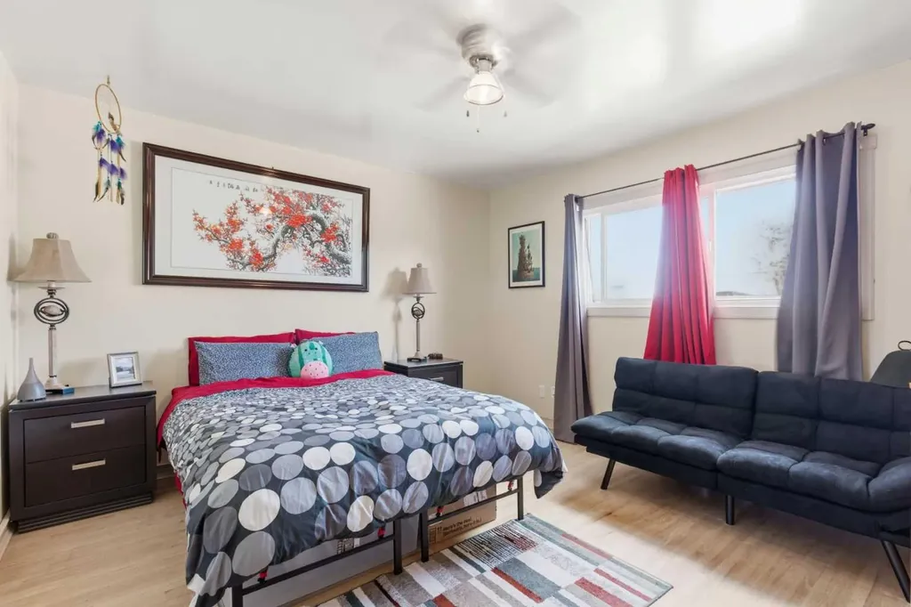 1108 15 Avenue NE Calgary AB T2E 1J3
