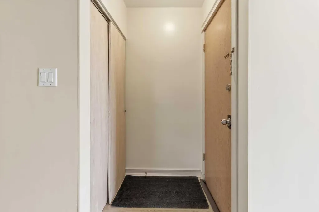 1108 15 Avenue NE Calgary AB T2E 1J3