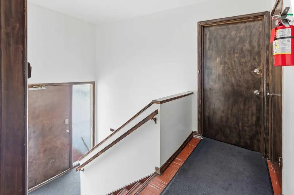 1108 15 Avenue NE Calgary AB T2E 1J3