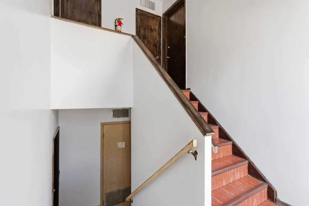 1108 15 Avenue NE Calgary AB T2E 1J3