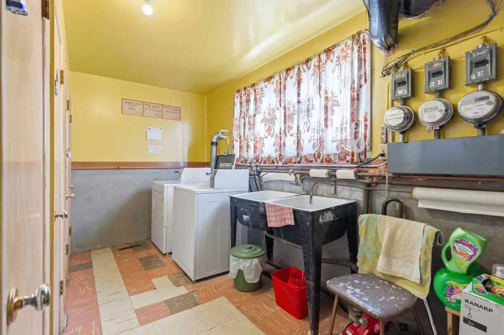 1108 15 Avenue NE Calgary AB T2E 1J3