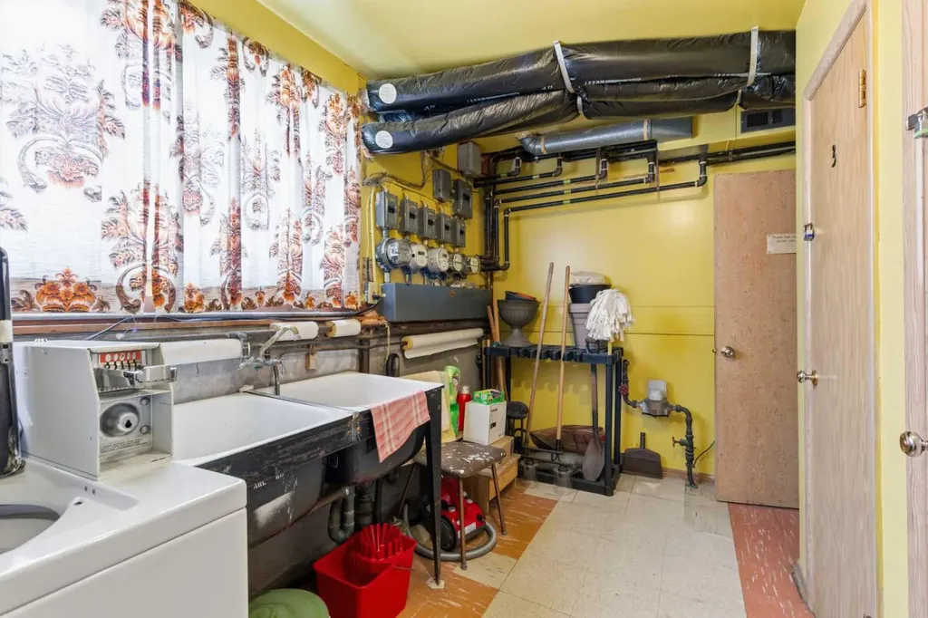 1108 15 Avenue NE Calgary AB T2E 1J3