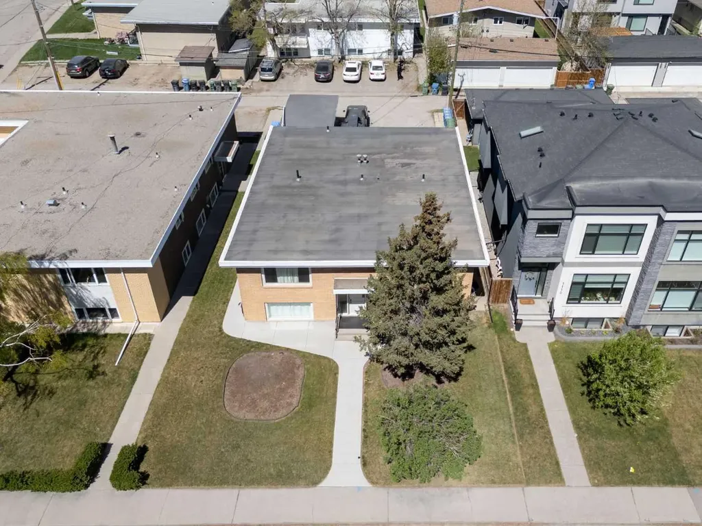 1108 15 Avenue NE Calgary AB T2E 1J3