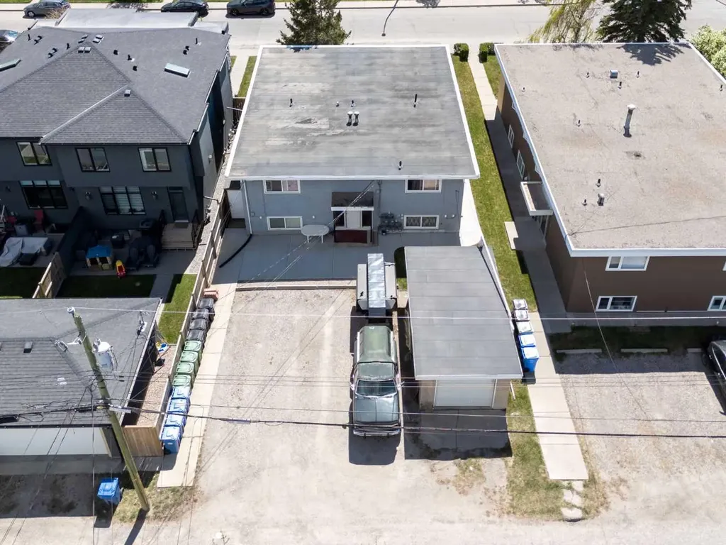 1108 15 Avenue NE Calgary AB T2E 1J3